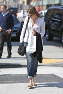 Mischa Barton feet photo thumbnail