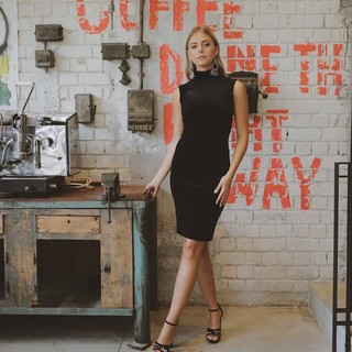 Mishel Gerzig feet photo thumbnail