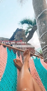 Mishel Gerzig feet photo thumbnail