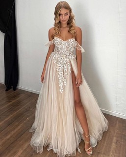 Mishel Gerzig feet photo thumbnail