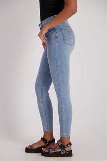 Mishel Gerzig feet photo thumbnail