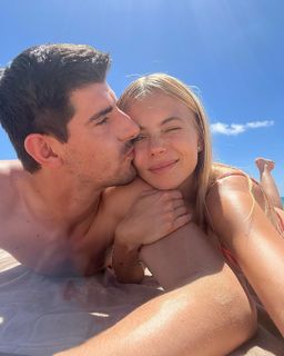 Mishel Gerzig feet photo thumbnail