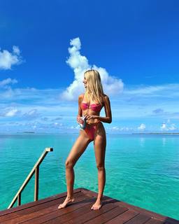 Mishel Gerzig feet photo thumbnail