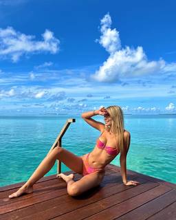 Mishel Gerzig feet photo thumbnail