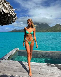 Mishel Gerzig feet photo thumbnail