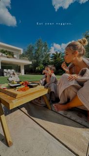 Mishel Gerzig feet photo thumbnail