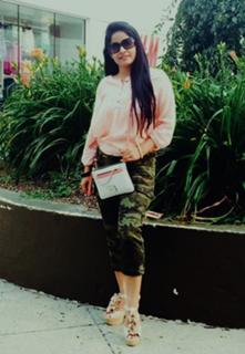 Miss Pooja feet photo thumbnail