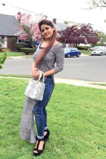 Miss Pooja feet photo thumbnail
