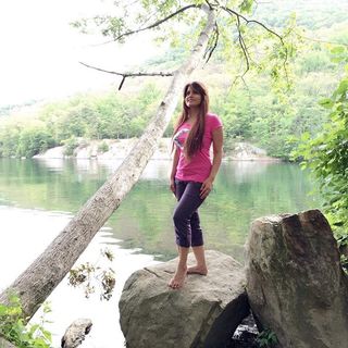 Miss Pooja feet photo thumbnail