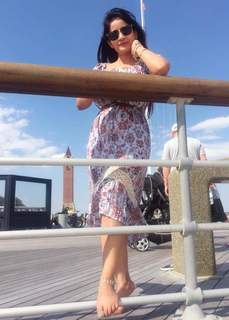 Miss Pooja feet photo thumbnail