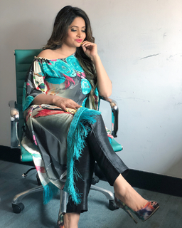 Miss Pooja feet photo thumbnail