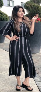 Miss Pooja feet photo thumbnail