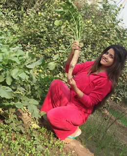 Miss Pooja feet photo thumbnail