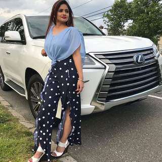 Miss Pooja feet photo thumbnail