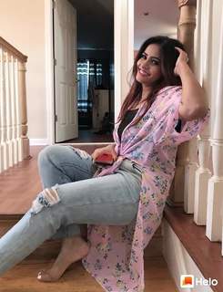 Miss Pooja feet photo thumbnail
