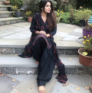 Miss Pooja feet photo thumbnail