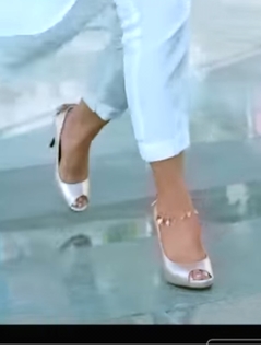 Miss Pooja feet photo thumbnail
