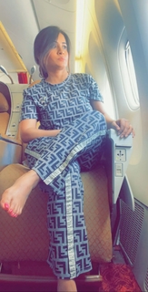 Miss Pooja feet photo thumbnail