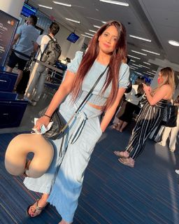 Miss Pooja feet photo thumbnail