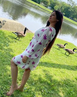 Miss Pooja feet photo thumbnail
