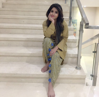 Miss Pooja feet photo thumbnail