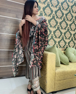 Miss Pooja feet photo thumbnail