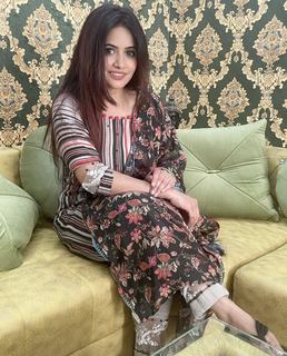 Miss Pooja feet photo thumbnail