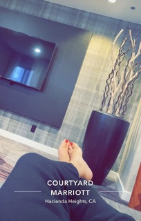 Miss Pooja feet photo thumbnail