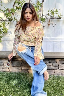 Miss Pooja feet photo thumbnail