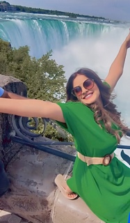 Miss Pooja feet photo thumbnail