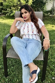 Miss Pooja feet photo thumbnail