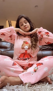 Miss Pooja feet photo thumbnail