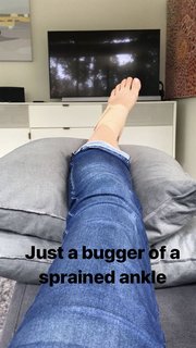 Missy Higgins feet photo 3