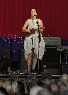 Missy Higgins feet photo 17
