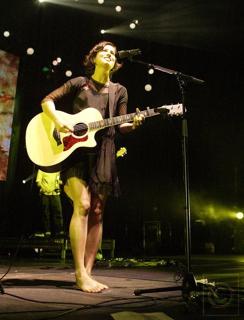 Missy Higgins feet photo 2