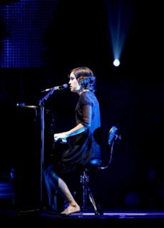Missy Higgins feet photo 15