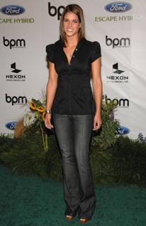 Missy Peregrym feet photo thumbnail