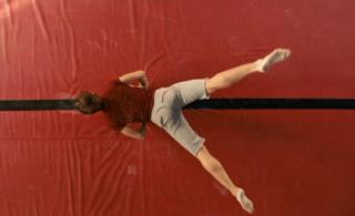 Missy Peregrym feet photo thumbnail