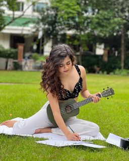 Mithila Palkar feet photo 17