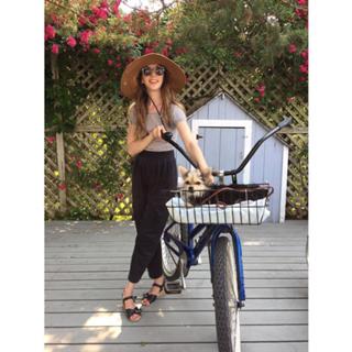 Molly Bernard feet photo 3
