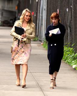Molly Bernard feet photo 16