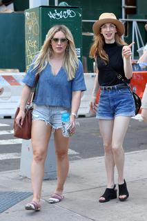 Molly Bernard feet photo 20