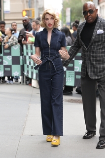 Molly Bernard feet photo 15