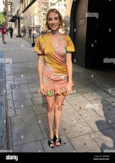 Molly Bernard feet photo 16