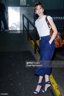 Molly Bernard feet photo 19