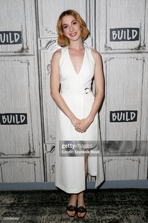 Molly Bernard feet photo 8