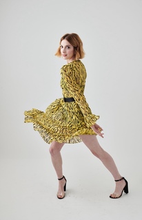 Molly Bernard feet photo 4