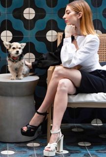 Molly Bernard feet photo 2