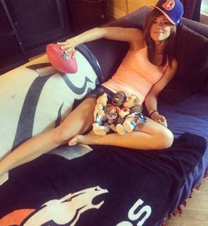 Molly Burnett feet photo 14