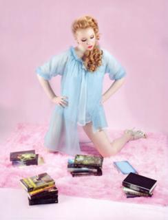 Molly C. Quinn feet photo thumbnail